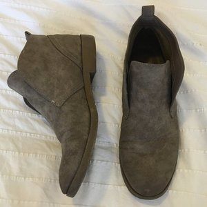 Rustic style ankle boots